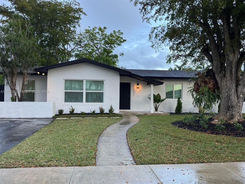 Recently Sold: $758,500 (3 beds, 2 baths, 1598 Square Feet)