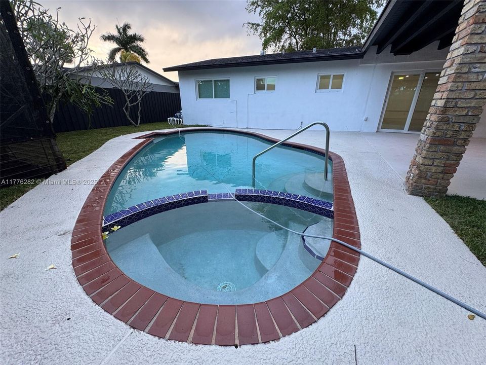 Recently Sold: $758,500 (3 beds, 2 baths, 1598 Square Feet)