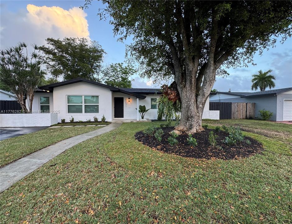 Recently Sold: $758,500 (3 beds, 2 baths, 1598 Square Feet)