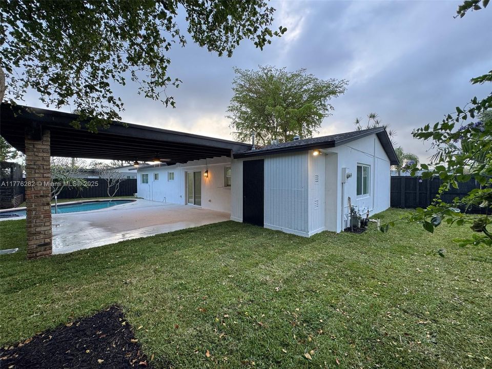 Recently Sold: $758,500 (3 beds, 2 baths, 1598 Square Feet)