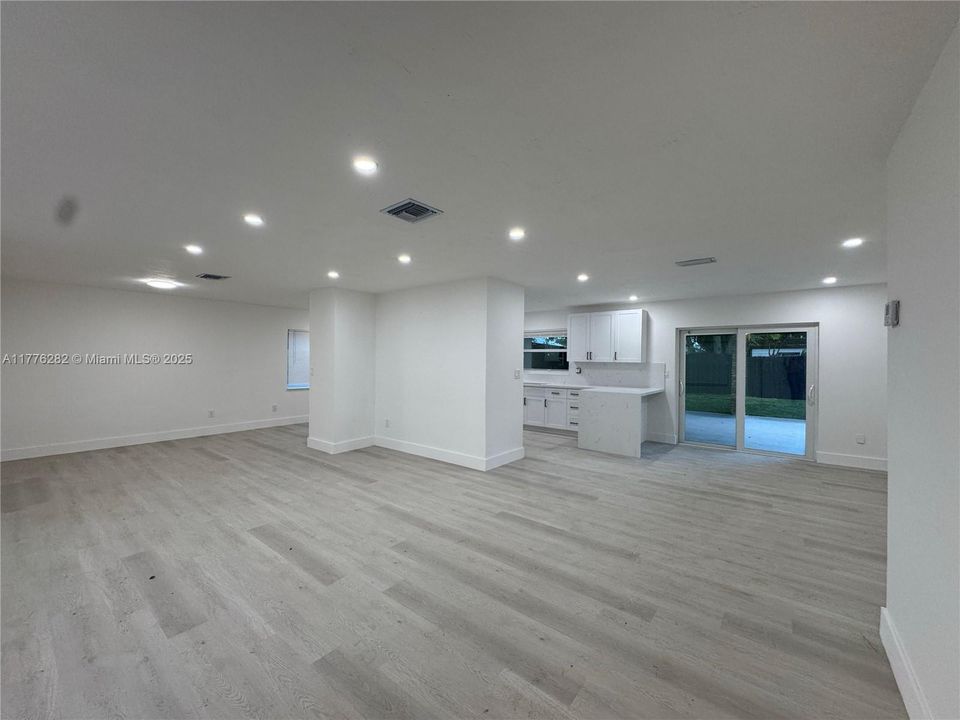 Recently Sold: $758,500 (3 beds, 2 baths, 1598 Square Feet)