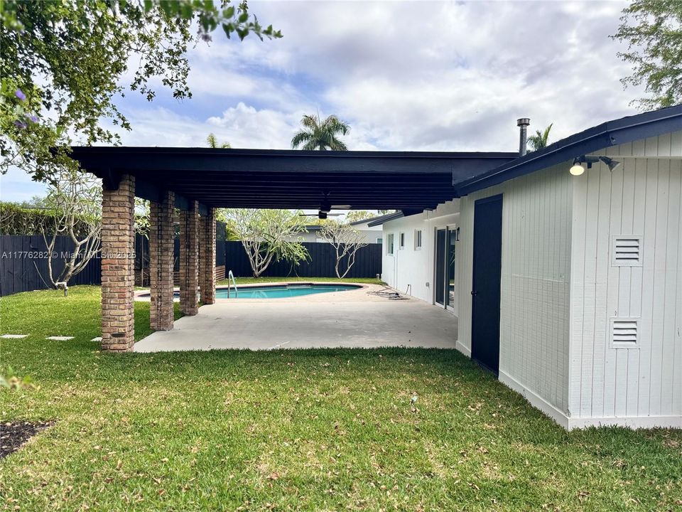 Recently Sold: $758,500 (3 beds, 2 baths, 1598 Square Feet)