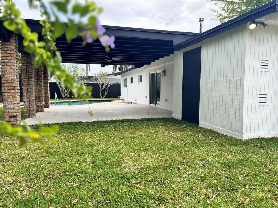 Recently Sold: $758,500 (3 beds, 2 baths, 1598 Square Feet)