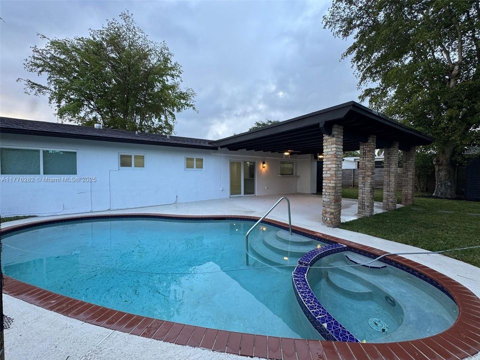 Recently Sold: $758,500 (3 beds, 2 baths, 1598 Square Feet)