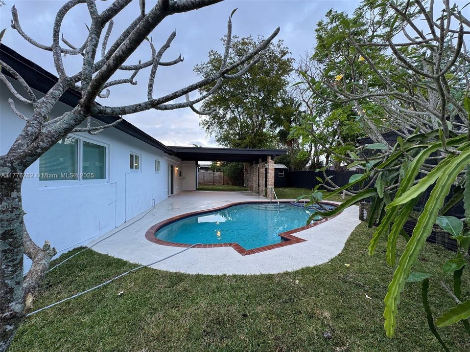 Recently Sold: $758,500 (3 beds, 2 baths, 1598 Square Feet)