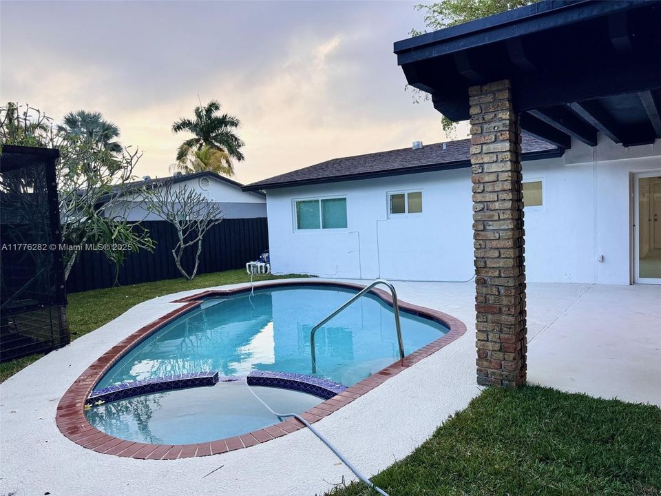 Recently Sold: $758,500 (3 beds, 2 baths, 1598 Square Feet)