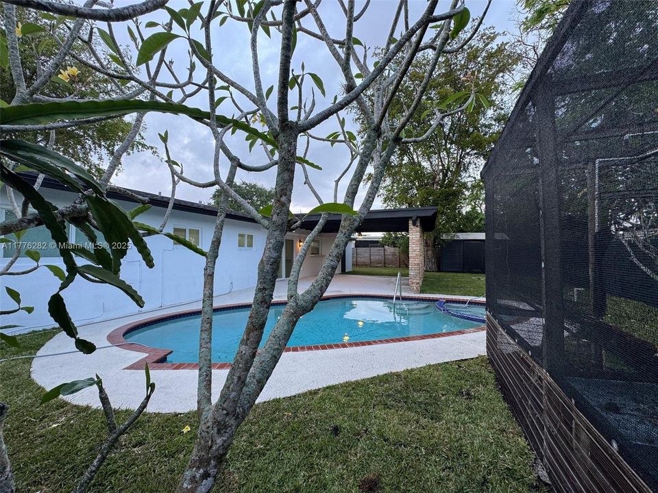 Recently Sold: $758,500 (3 beds, 2 baths, 1598 Square Feet)