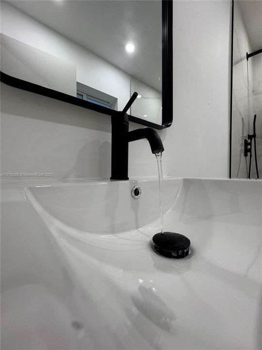 Recently Sold: $758,500 (3 beds, 2 baths, 1598 Square Feet)