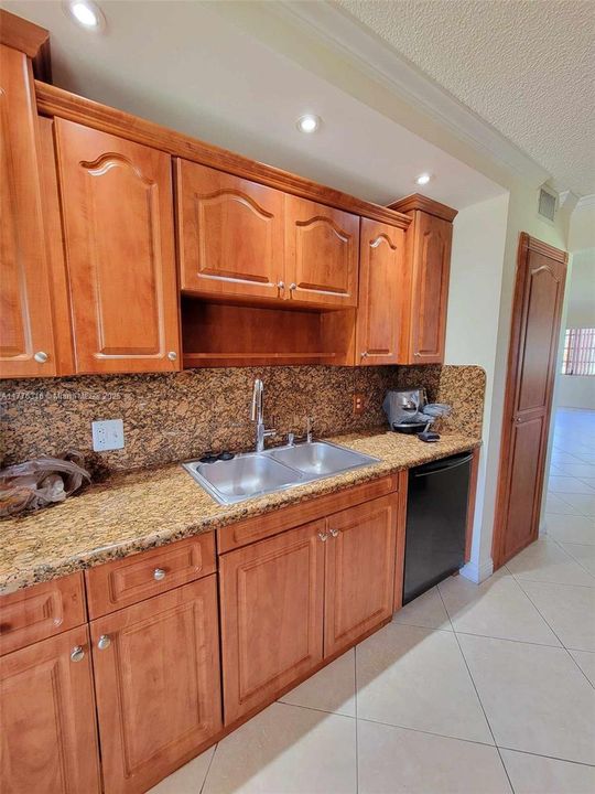 最近租的: $2,300 (2 贝兹, 2 浴室, 1533 平方英尺)