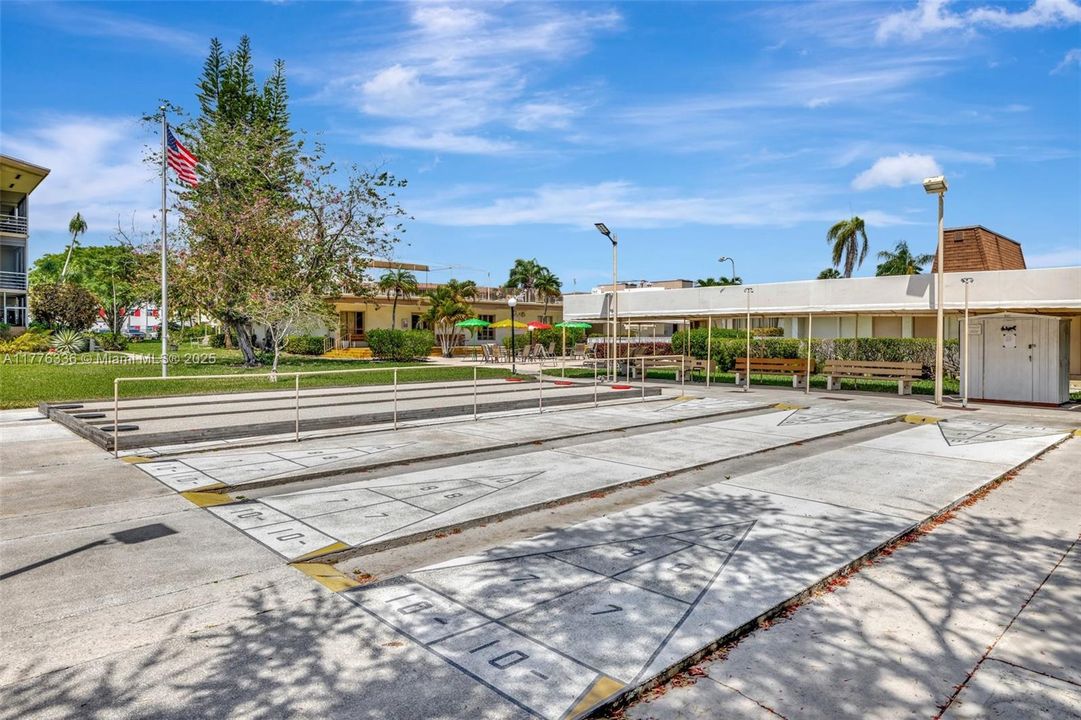 Active With Contract: $89,900 (1 beds, 1 baths, 883 Square Feet)