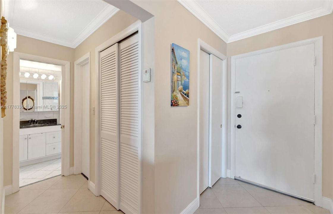 Active With Contract: $89,900 (1 beds, 1 baths, 883 Square Feet)