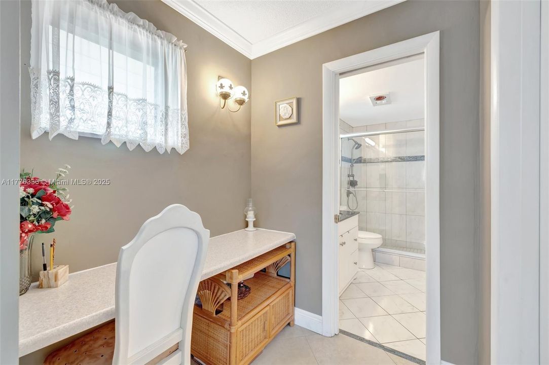 Active With Contract: $89,900 (1 beds, 1 baths, 883 Square Feet)