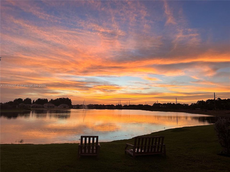 待售: $799,900 (3 贝兹, 3 浴室, 2111 平方英尺)