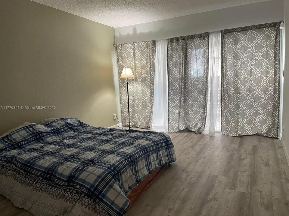 Recently Sold: $100,000 (2 beds, 2 baths, 1105 Square Feet)