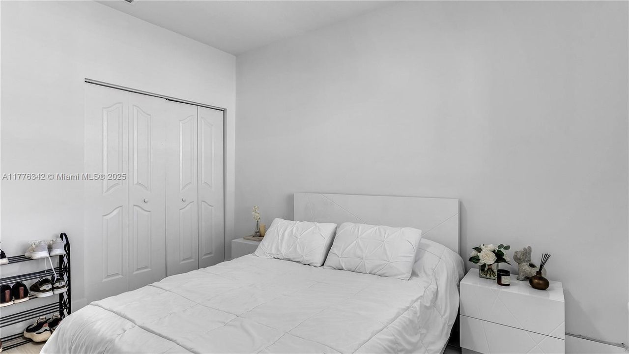 Recently Rented: $4,600 (3 beds, 2 baths, 1960 Square Feet)