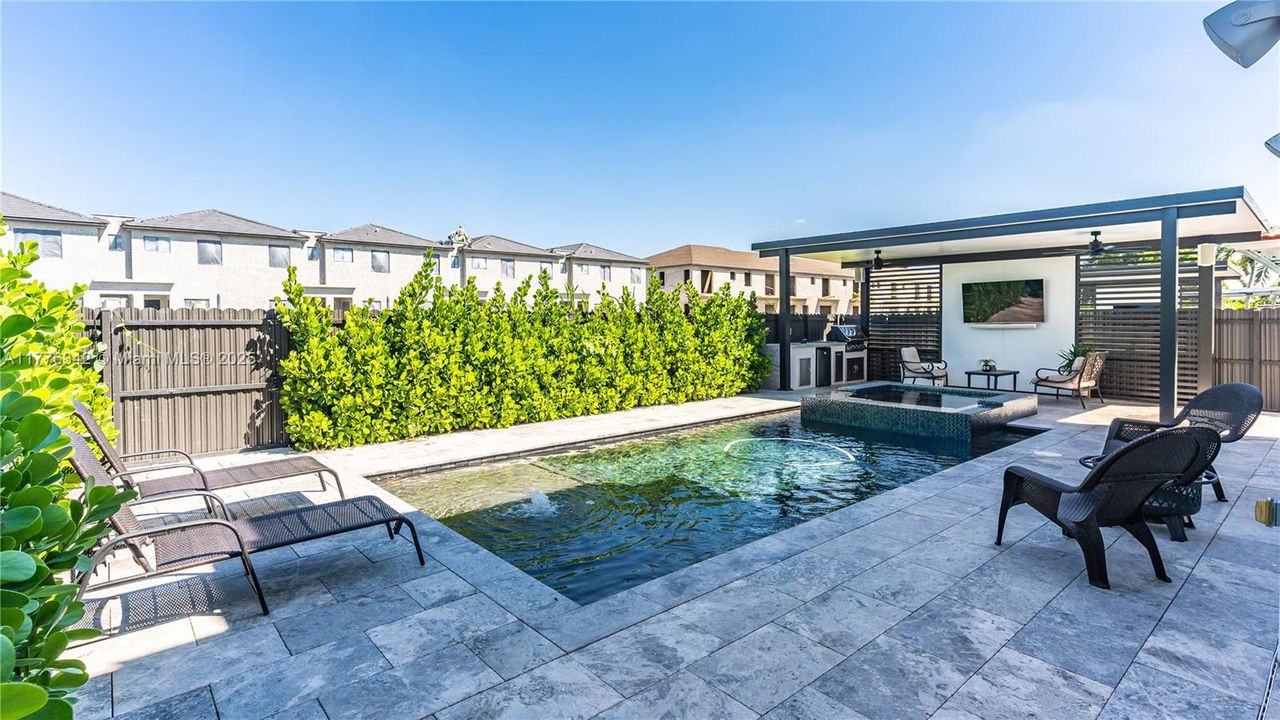 Recently Rented: $4,600 (3 beds, 2 baths, 1960 Square Feet)