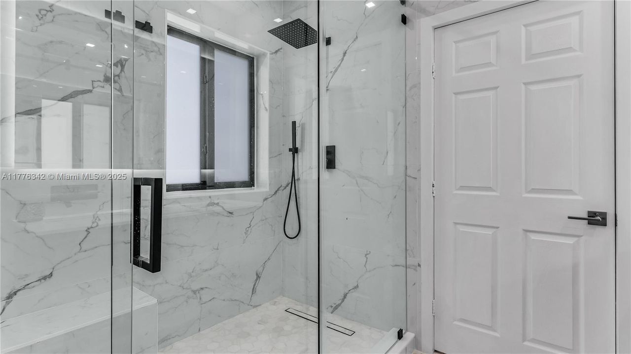 Recently Rented: $4,600 (3 beds, 2 baths, 1960 Square Feet)