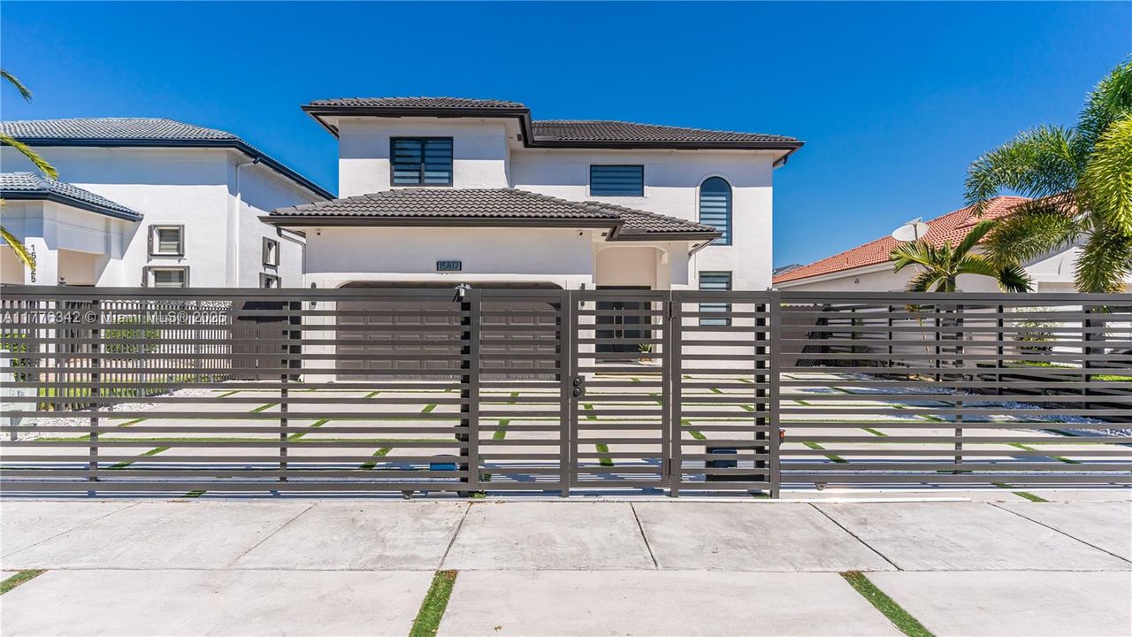 Recently Rented: $4,600 (3 beds, 2 baths, 1960 Square Feet)