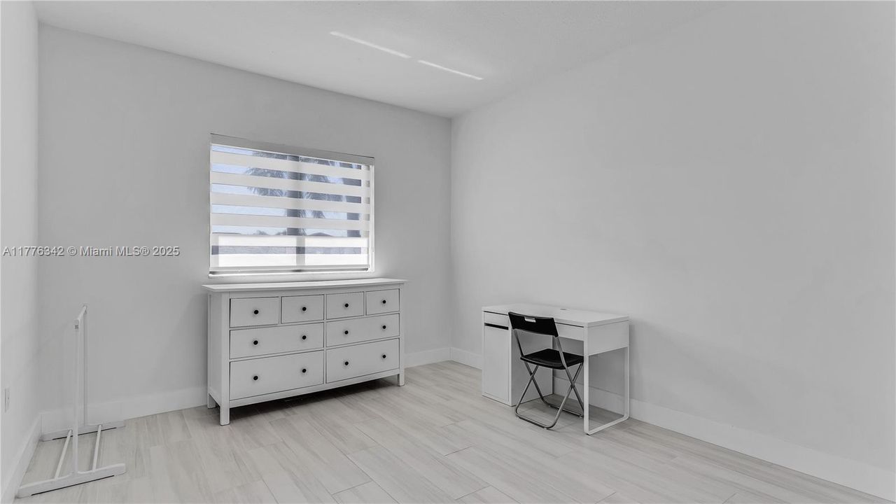 Recently Rented: $4,600 (3 beds, 2 baths, 1960 Square Feet)