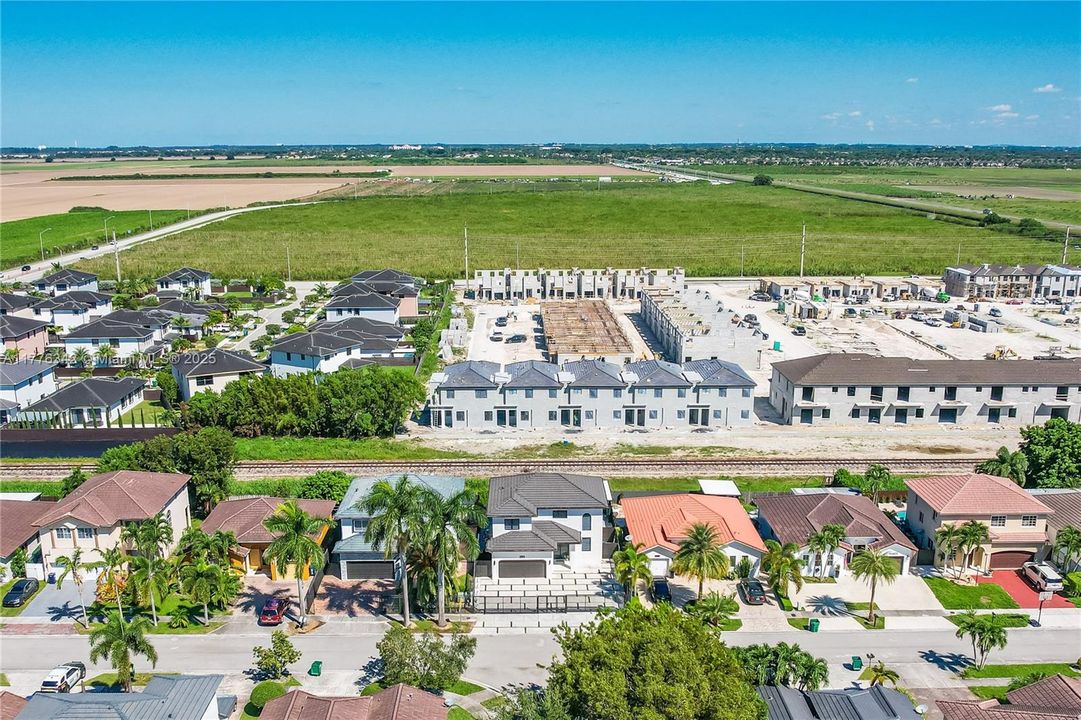 Recently Rented: $4,600 (3 beds, 2 baths, 1960 Square Feet)