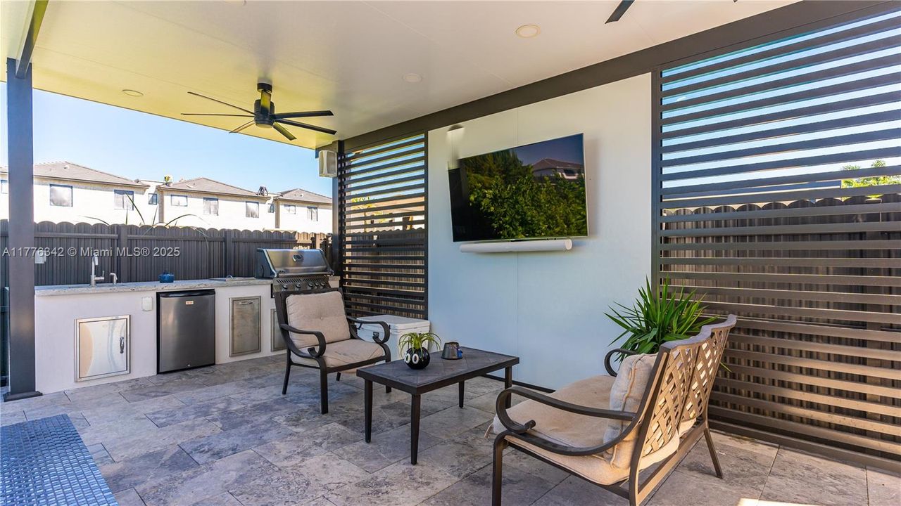 Recently Rented: $4,600 (3 beds, 2 baths, 1960 Square Feet)