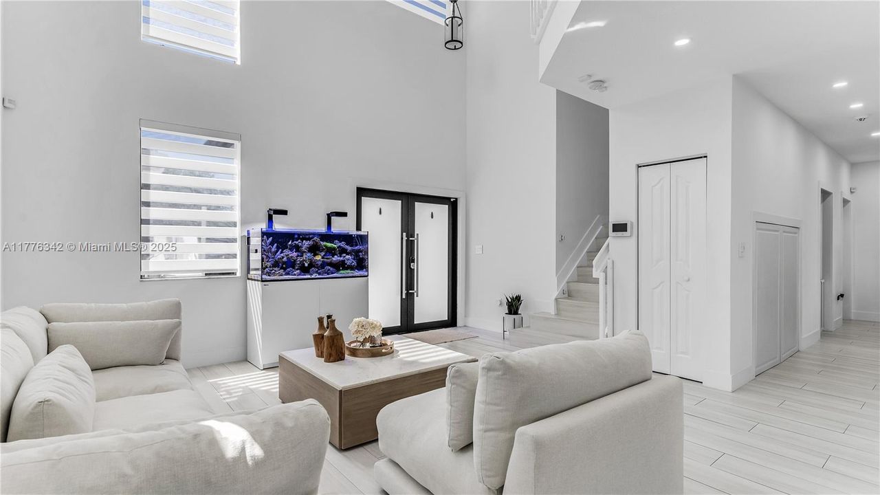 Recently Rented: $4,600 (3 beds, 2 baths, 1960 Square Feet)