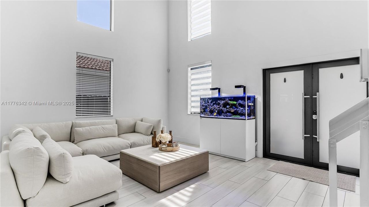 Recently Rented: $4,600 (3 beds, 2 baths, 1960 Square Feet)