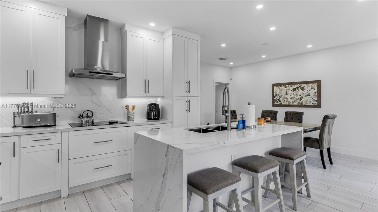 Recently Rented: $4,600 (3 beds, 2 baths, 1960 Square Feet)