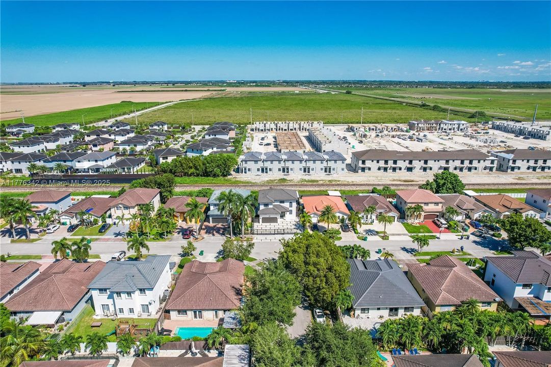 Recently Rented: $4,600 (3 beds, 2 baths, 1960 Square Feet)