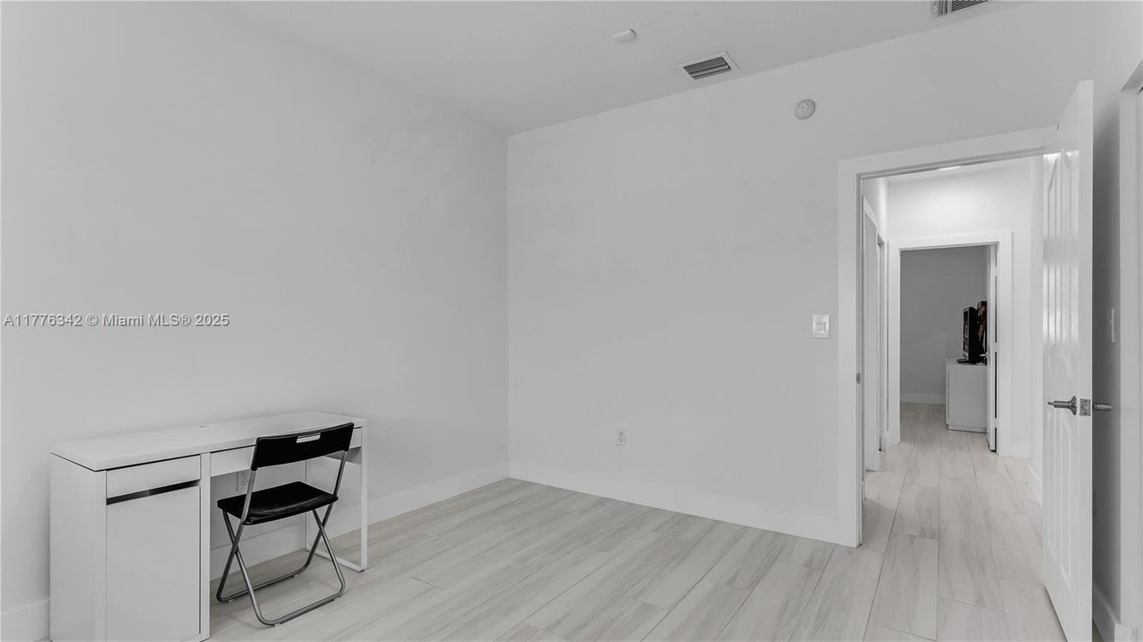 Recently Rented: $4,600 (3 beds, 2 baths, 1960 Square Feet)