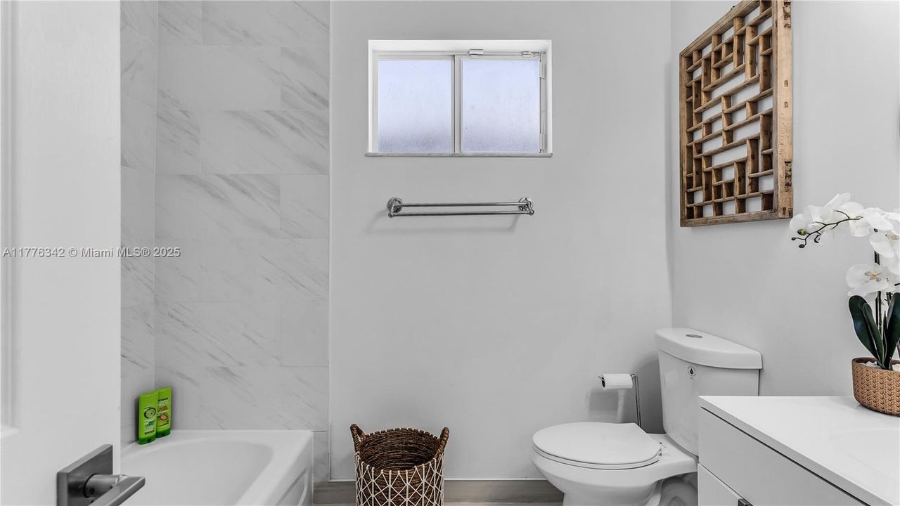 Recently Rented: $4,600 (3 beds, 2 baths, 1960 Square Feet)