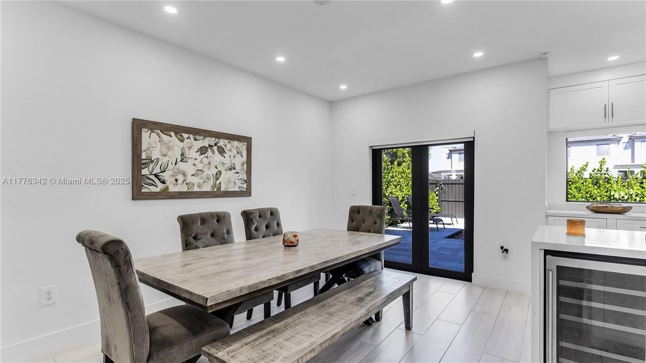 Recently Rented: $4,600 (3 beds, 2 baths, 1960 Square Feet)