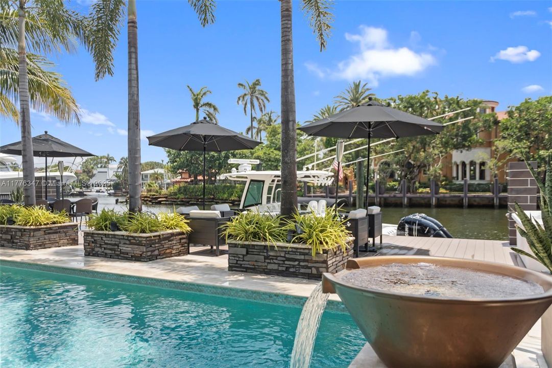 Недавно продано: $2,999,999 (3 спален, 3 ванн, 2062 Квадратных фут)