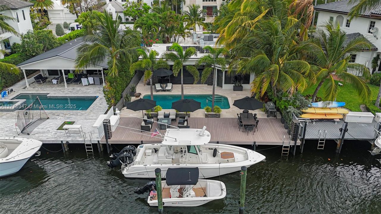 Недавно продано: $2,999,999 (3 спален, 3 ванн, 2062 Квадратных фут)