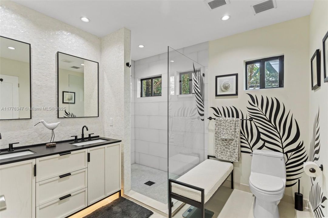 Недавно продано: $2,999,999 (3 спален, 3 ванн, 2062 Квадратных фут)