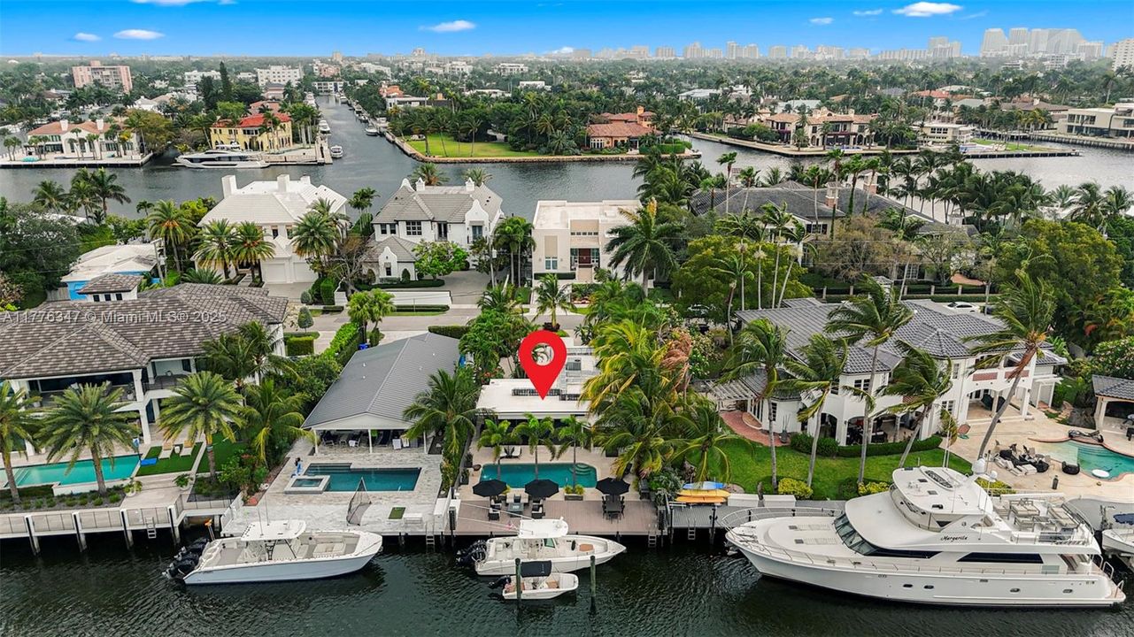 Недавно продано: $2,999,999 (3 спален, 3 ванн, 2062 Квадратных фут)