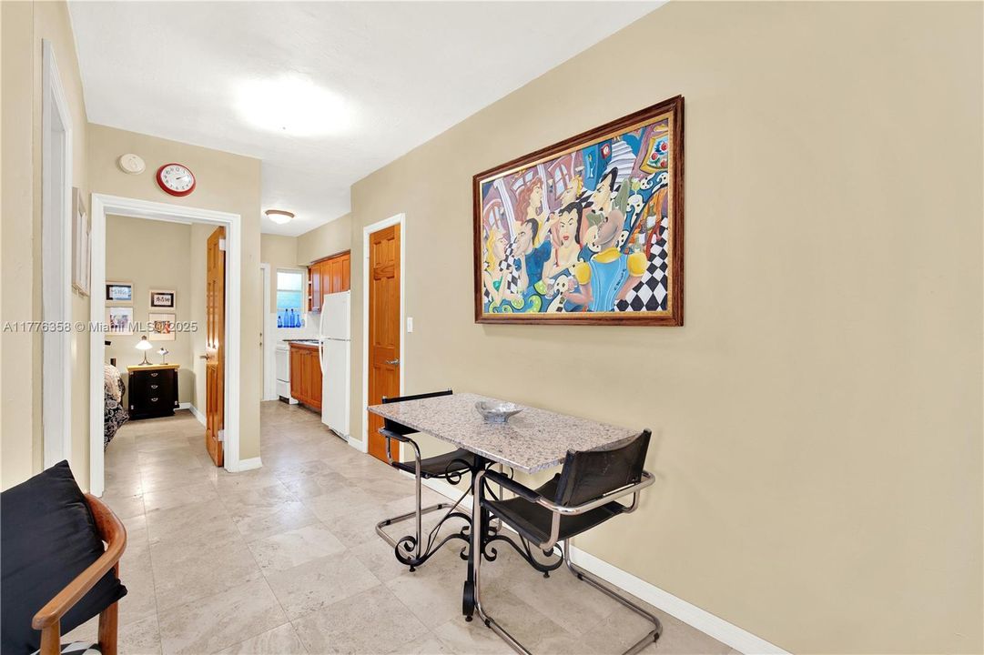 最近售出: $215,000 (1 贝兹, 1 浴室, 410 平方英尺)