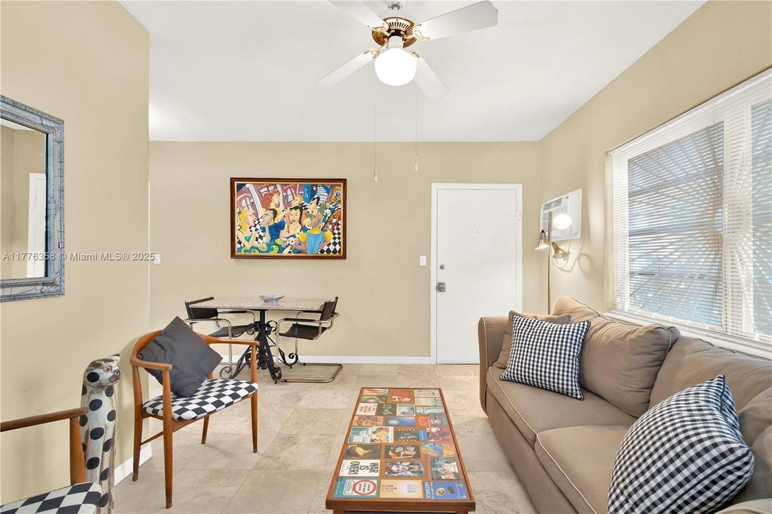 最近售出: $215,000 (1 贝兹, 1 浴室, 410 平方英尺)