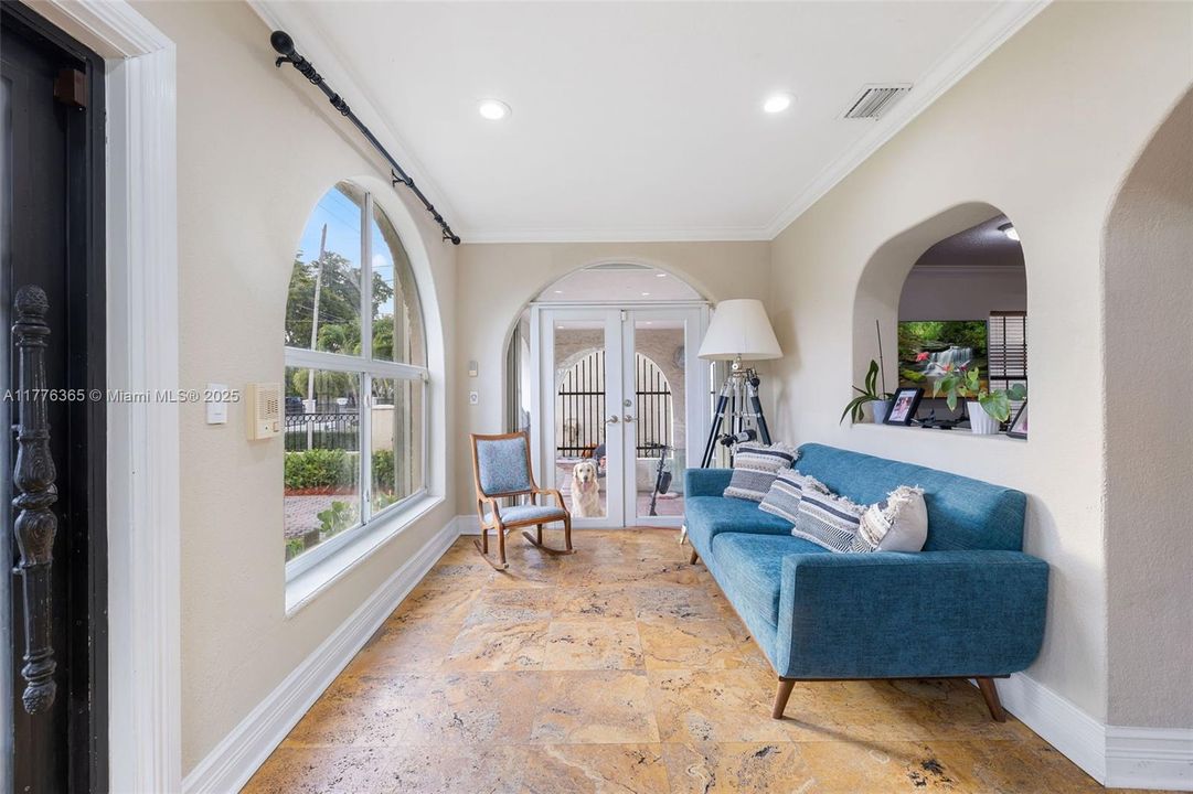 Recently Sold: $1,495,000 (3 beds, 2 baths, 1814 Square Feet)