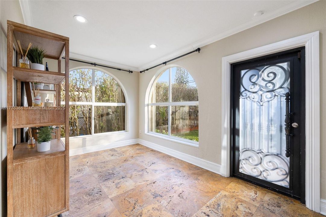 Recently Sold: $1,495,000 (3 beds, 2 baths, 1814 Square Feet)