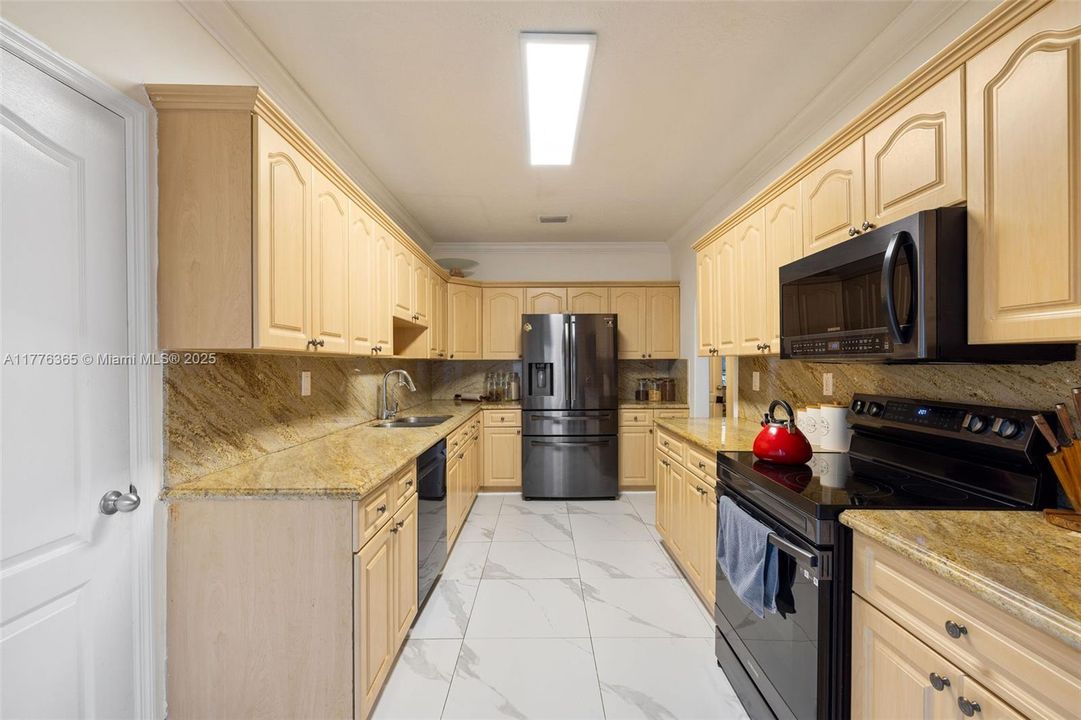 Recently Sold: $1,495,000 (3 beds, 2 baths, 1814 Square Feet)