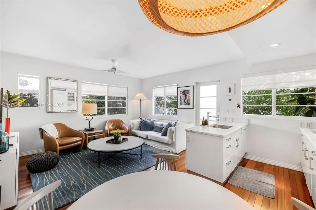 Recently Sold: $500,000 (1 beds, 1 baths, 619 Square Feet)