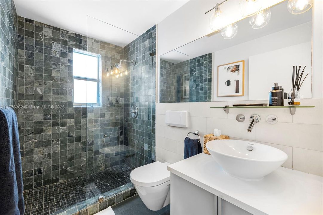 Recently Sold: $500,000 (1 beds, 1 baths, 619 Square Feet)