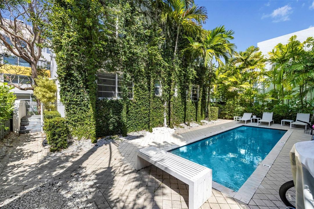 Recently Sold: $500,000 (1 beds, 1 baths, 619 Square Feet)