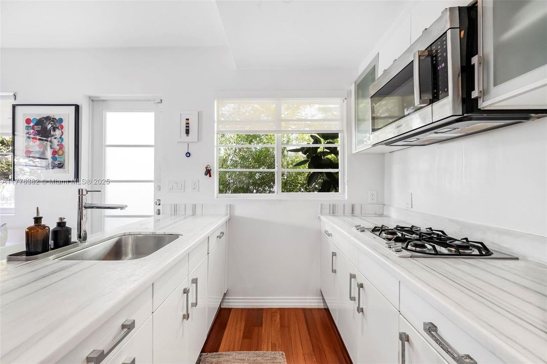 Recently Sold: $500,000 (1 beds, 1 baths, 619 Square Feet)