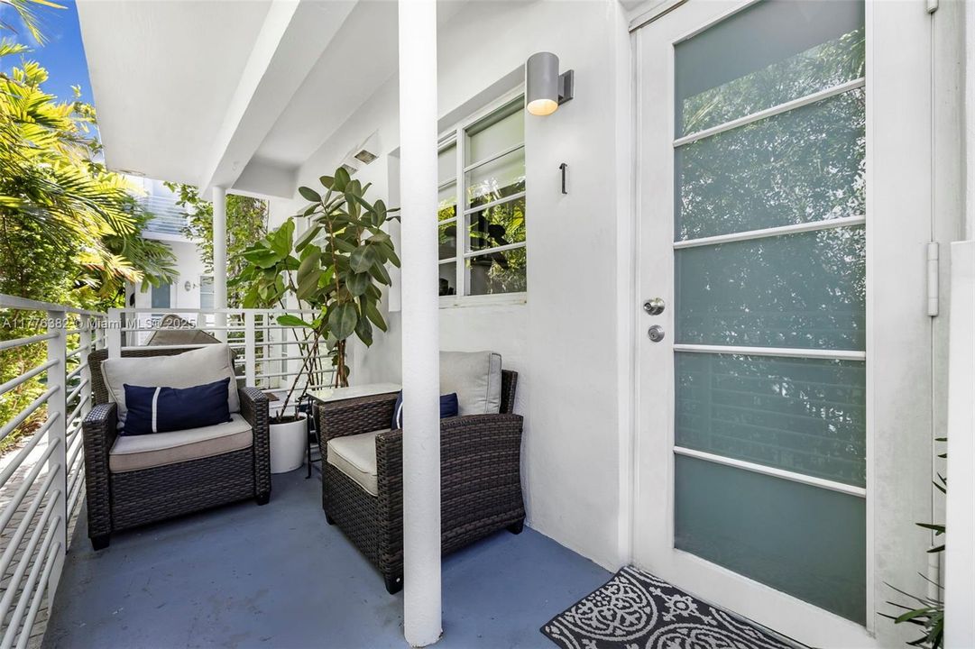 Recently Sold: $500,000 (1 beds, 1 baths, 619 Square Feet)