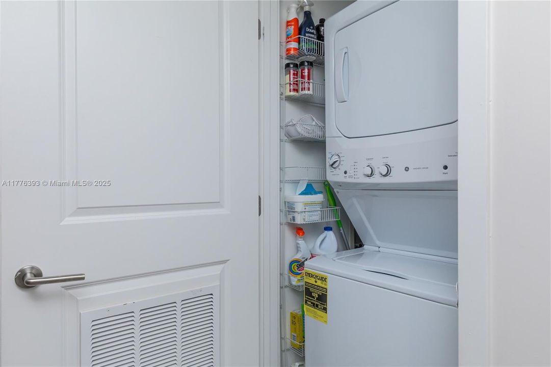 Recently Sold: $450,000 (1 beds, 1 baths, 850 Square Feet)