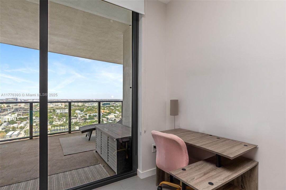 Recently Sold: $450,000 (1 beds, 1 baths, 850 Square Feet)