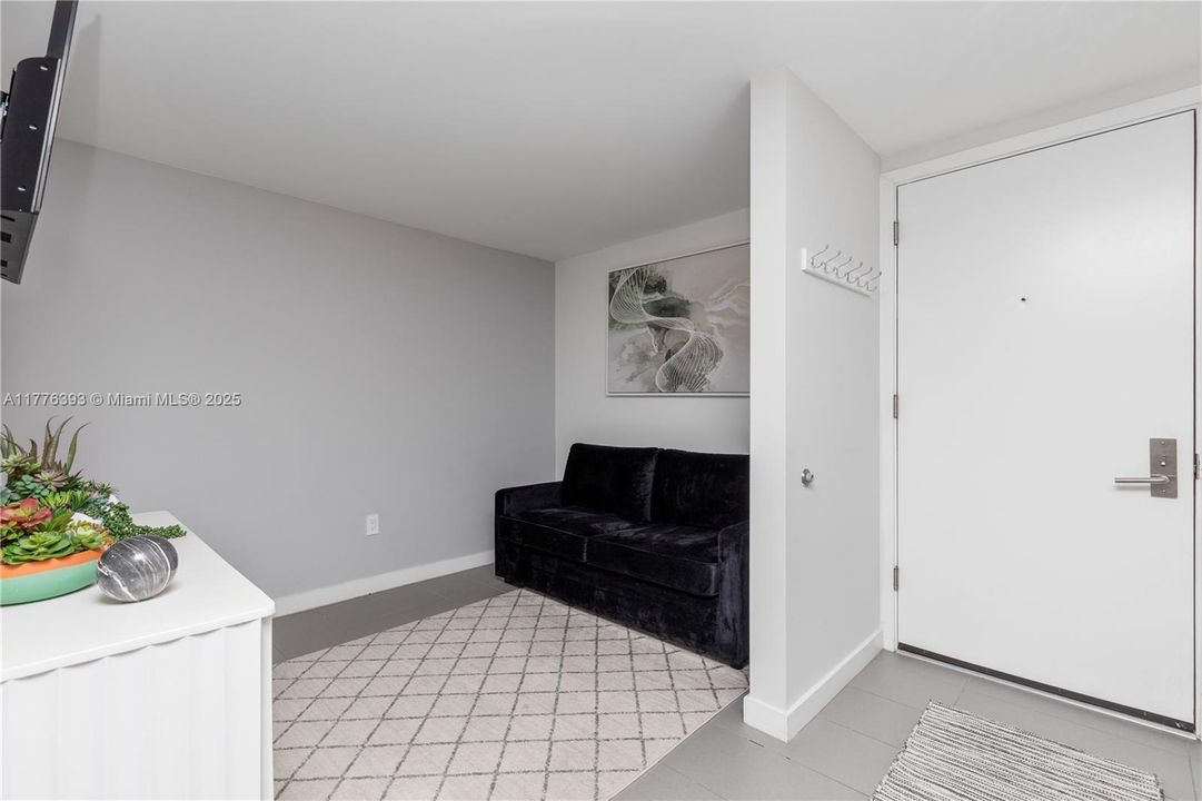 Recently Sold: $450,000 (1 beds, 1 baths, 850 Square Feet)