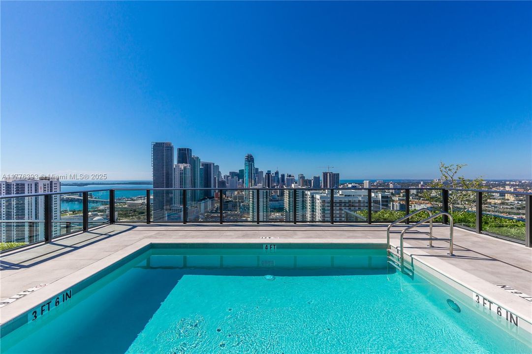 Recently Sold: $450,000 (1 beds, 1 baths, 850 Square Feet)